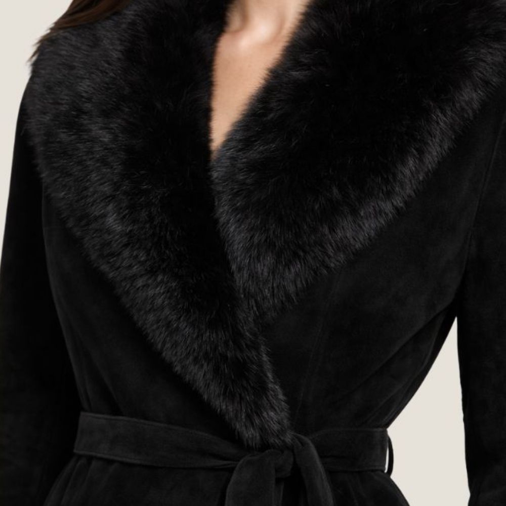Damen Goatsuede Mantel Schwarz Lang mit Fellkragen – NoirVel Luxe