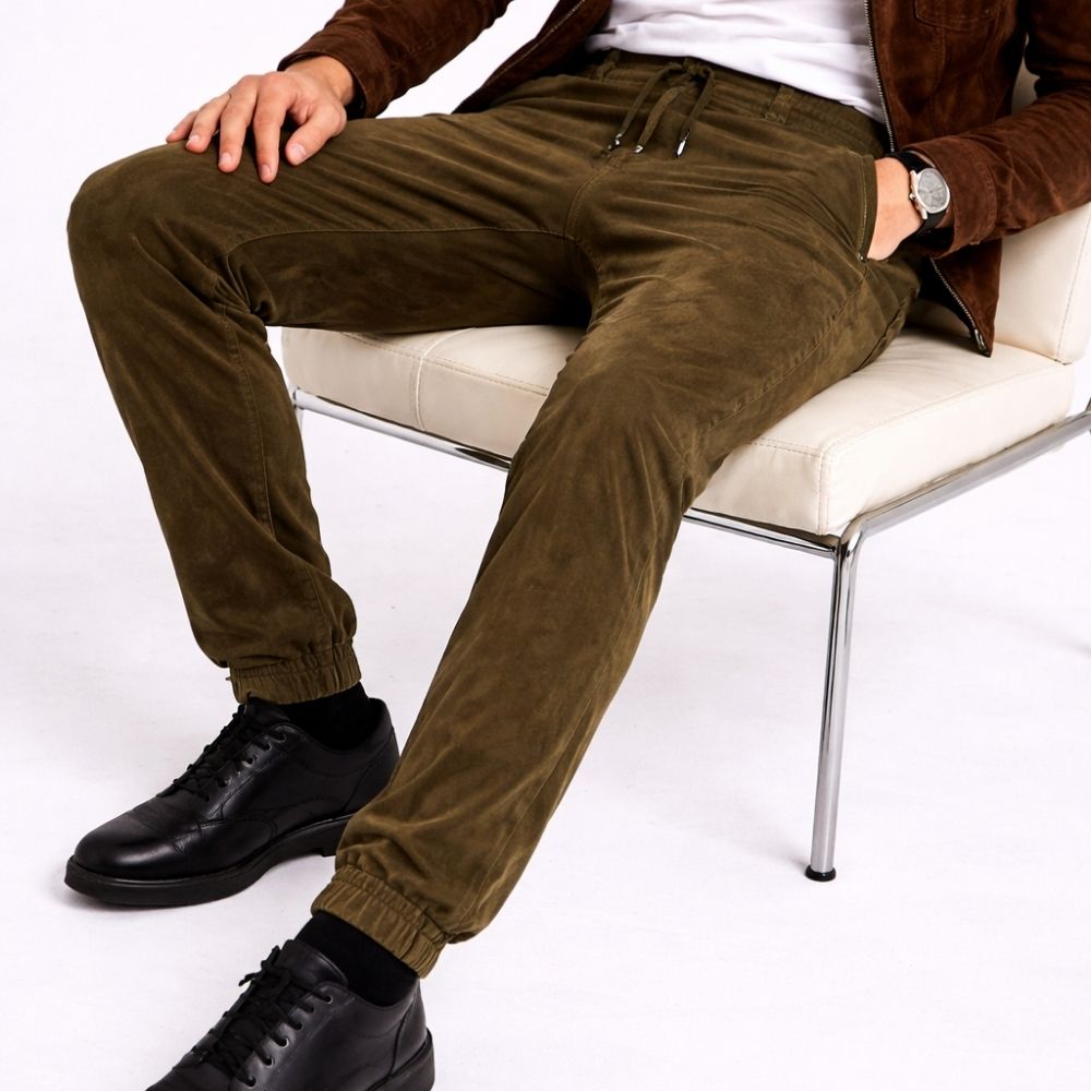 Herren Goatsuede Jogger Hose olivgrün Relaxed Fit – Urban Drift