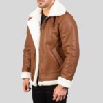 Braun gefütterte Shearling Lederjacke für Herren mit weißem Lammfellkragen – Seitenansicht