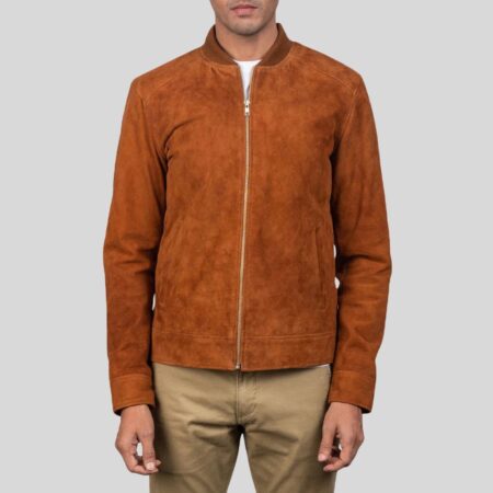 Frontansicht der wildleder bomberjacke herren cognac mit Reißverschluss und minimalistischem Design