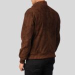 Rückansicht der braunen Wildleder Bomberjacke für Herren mit elastischem Bund