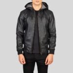 Schwarze Herren Lederjacke mit Kapuze, Reißverschluss und sportlichem Look