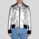 Silberne Herren-Lederjacke mit schwarzem Strickbund und Reißverschluss-Frontansicht