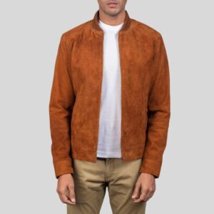 Vorderansicht der wildleder bomberjacke herren cognac mit Reißverschluss und klassischem Kragen