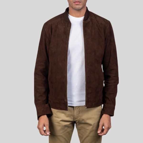 Braune Wildlederjacke für Herren im klassischen Bomberstil mit Reißverschluss und Stehkragen – minimalistische Übergangsjacke