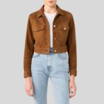 Cropped Wildlederjacke Damen in Hellbraun mit Brusttaschen und Knopfverschluss – getragen mit Jeans
