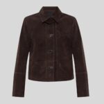 Braune Damen Wildleder Jacke mit Knopfverschluss, strukturiertem Kragen und minimalistischer Silhouette – Flatlay für Produktdarstellung