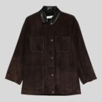 Dunkelbraune Damen Wildlederjacke mit Lederkragen und aufgesetzten Taschen – flach liegend fotografiert