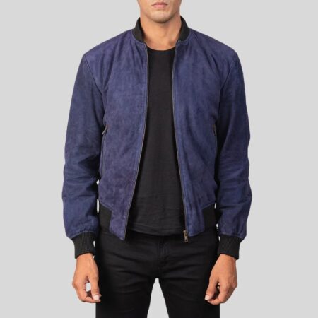 Herren in blauer Wildleder Bomberjacke mit Reißverschluss und schwarzen Bündchen – Frontansicht