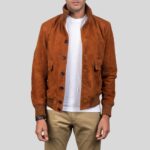 Wildleder Blouson Herren Braun – Frontansicht mit Stehkragen und Knopfverschluss