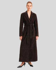 Damen Suede Maxicoat in dark brown suede, full-length design with belted waist and tailored lapel collar