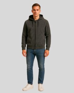 Herren Graue Suede Hoodiejacke aus Wildleder mit Kapuze und Reißverschluss, kombiniert mit Jeans und Sneakers