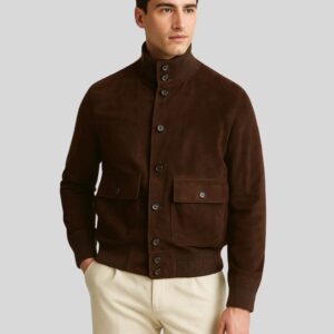 Herren Suede Bomberjacke in dark brown suede with button closure and flap pockets, styled on male model