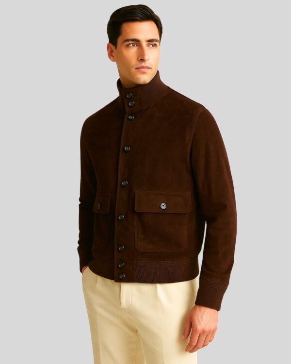 Herren Suede Bomberjacke – Dunkelbraune Wildlederjacke mit Stehkragen, Knopfverschluss & Taschen - Image 4