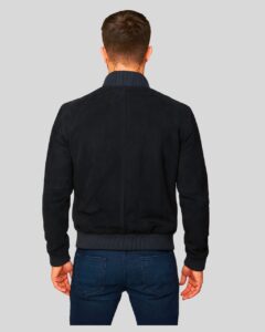 Rückansicht Herren Bomberjacke aus dunkelgrünem Wildleder mit geripptem Bund