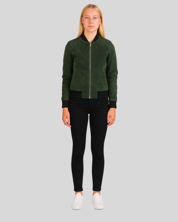 Damen grüne Suede Bomberjacke Ganzkörperansicht