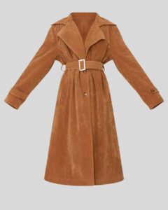 Freigestellter Damen Camel Suede Mantel aus Wildleder, langer Trenchcoat mit Gürtel und weitem Revers