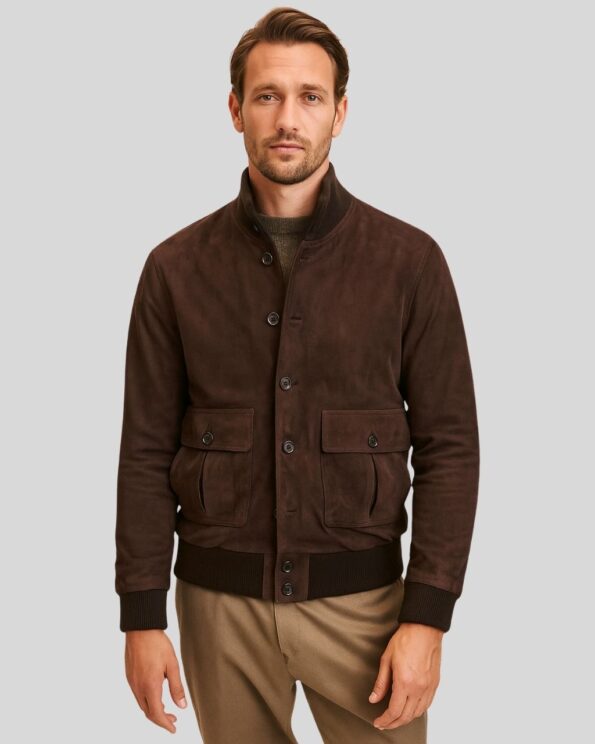 Herren Braune Suede Bomberjacke mit Knopfleiste, Stehkragen und Pattentaschen vorne