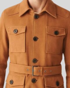 Herren Camel Suede Mantel Detailansicht Knöpfe und Gürtel