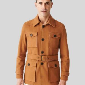 Herren Camel Suede Mantel Frontansicht getragen