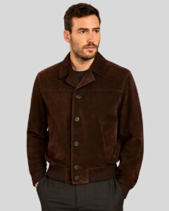 Herren dunkelbraune Suede Jacke Frontansicht getragen