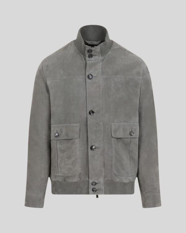 Herren Graue Suede Jacke – Wildlederjacke mit Knopfverschluss, Brusttaschen, Bundabschluss & klassischem Stehkragen - Image 3